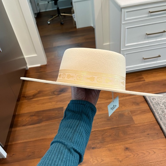 Cream Boater style LOC oval dipped crown hat with vintage dragon fly ribbon. Med - Picture 3 of 15